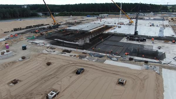 Tesla Model 2 Tesla Battery Factory at Giga Berlin Gets First Reinforced Concrete Pillar as Construction Progresses 2_99752aca-1108-4dc3-ba61-f0f9bc8a6b97_600x600