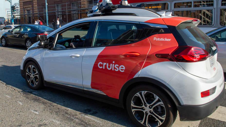 Tesla Model 2 Self-driving cars from GM’s Cruise block San Francisco intersection in latest problem for autonomous vehicles 710-urn_newsml_dpa_com_20090101_191217-99-171417-2