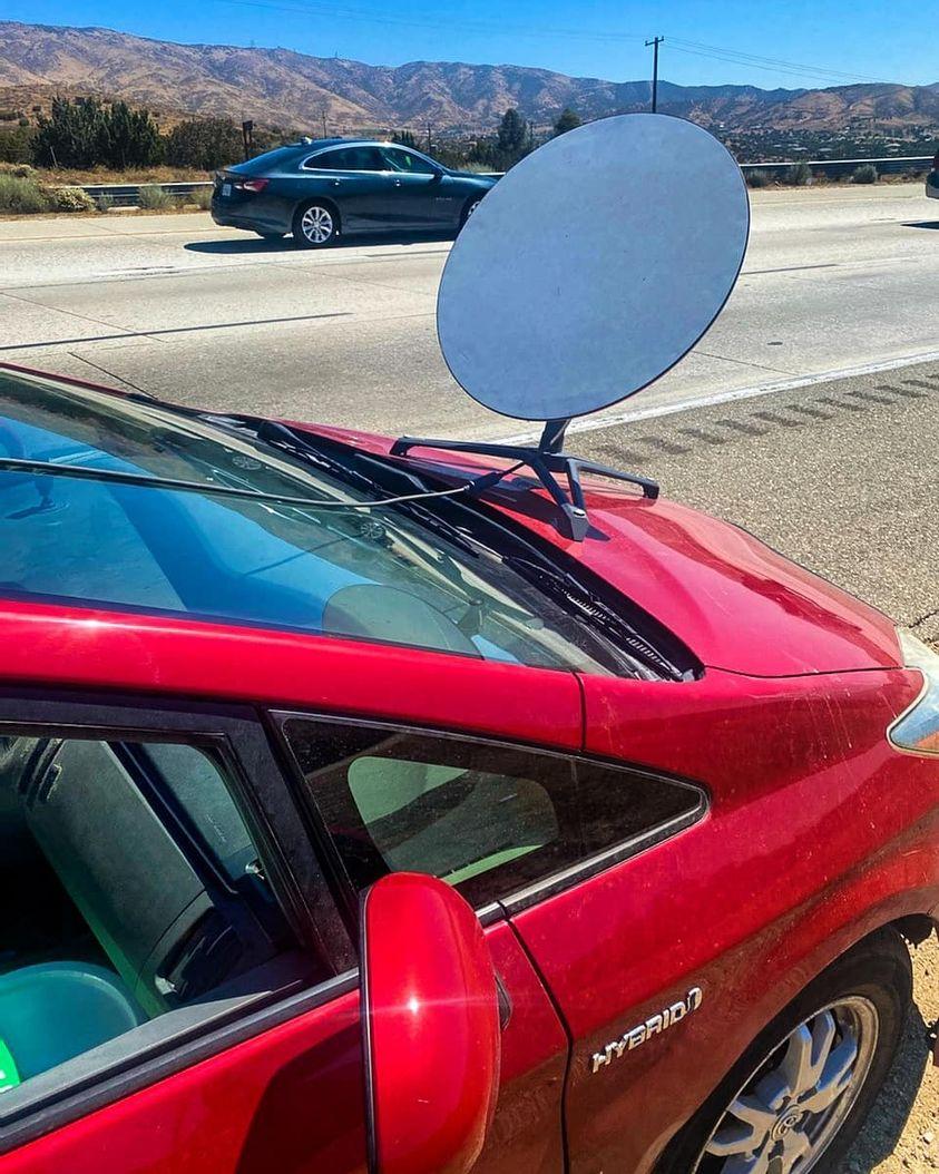 Tesla Model 2 Toyota Prius Driver Pulled Over for Starlink Dish on the Hood, Surprised _nc_ohc=3PDZrOspG4IAX_9rDmw&_nc_ht=scontent-dfw5-2
