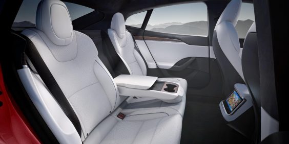 Tesla Model 2 Tesla Model S with Yoke Steering wheel hits the public streets: First look Model-S-refresh-2021-Q4-2020-Tesla-2-c-564x282